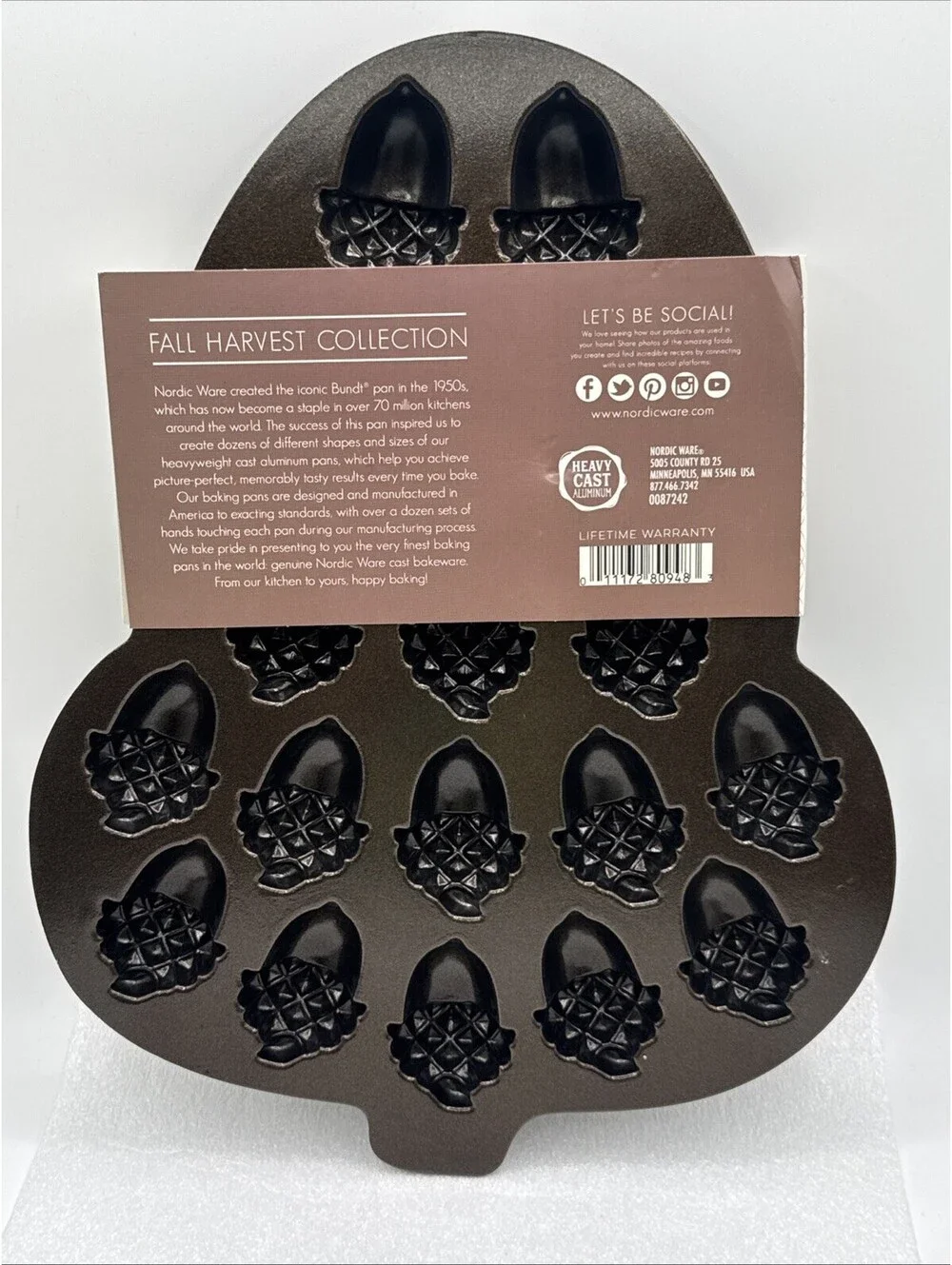 Nordic Ware 18 Acorns Cakelet Baking Pan Tray Mold Cast Aluminum Non-Stick NEW